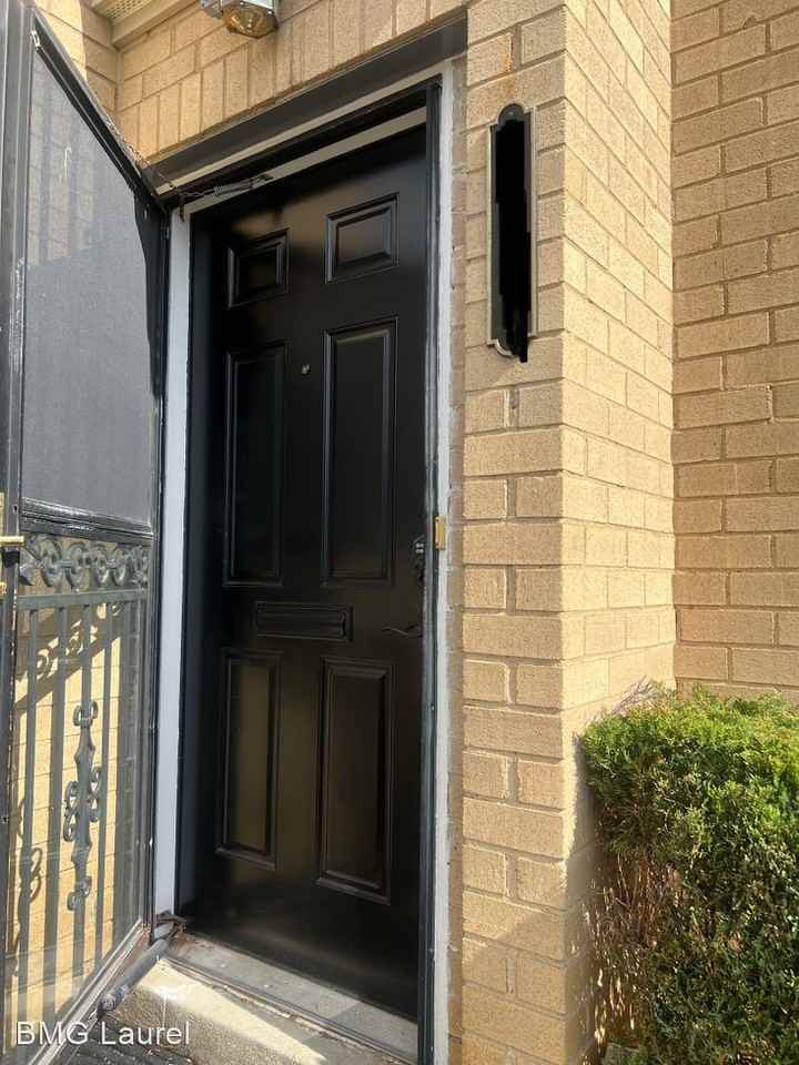 2745 31st Pl Ne #2745 - Photo 2 of 50