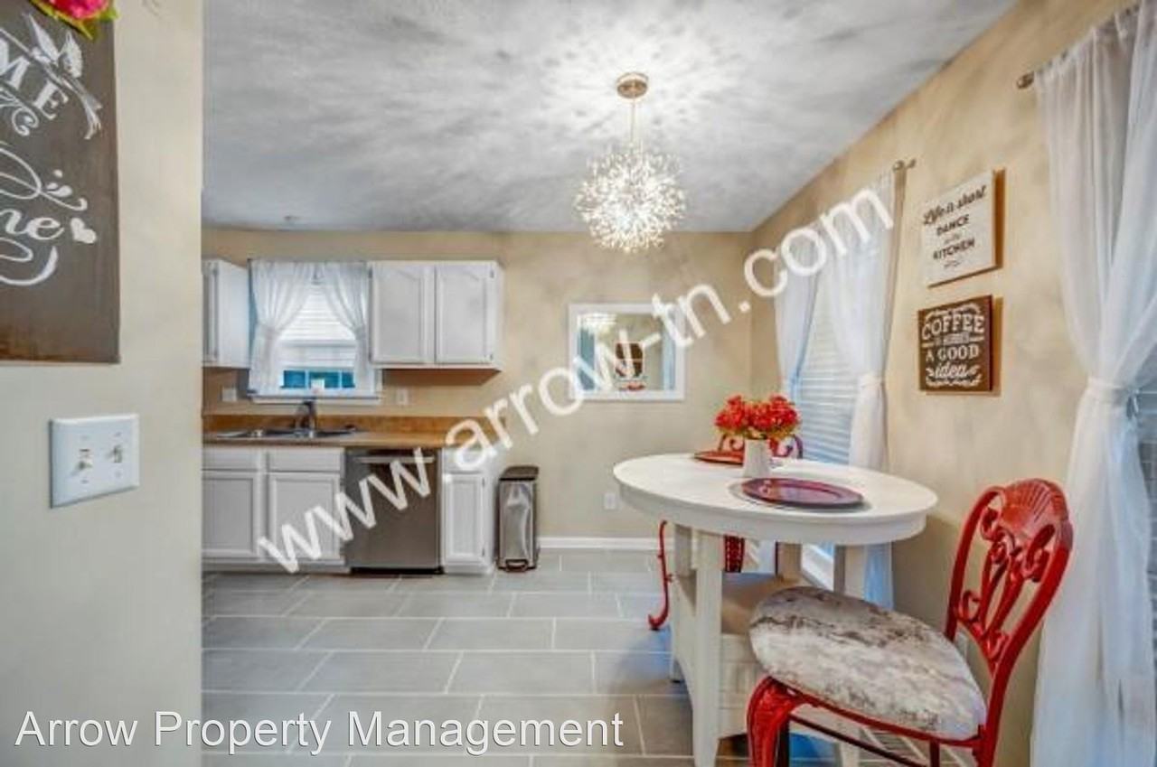 1012 Corlew Ln - Photo 3 of 11