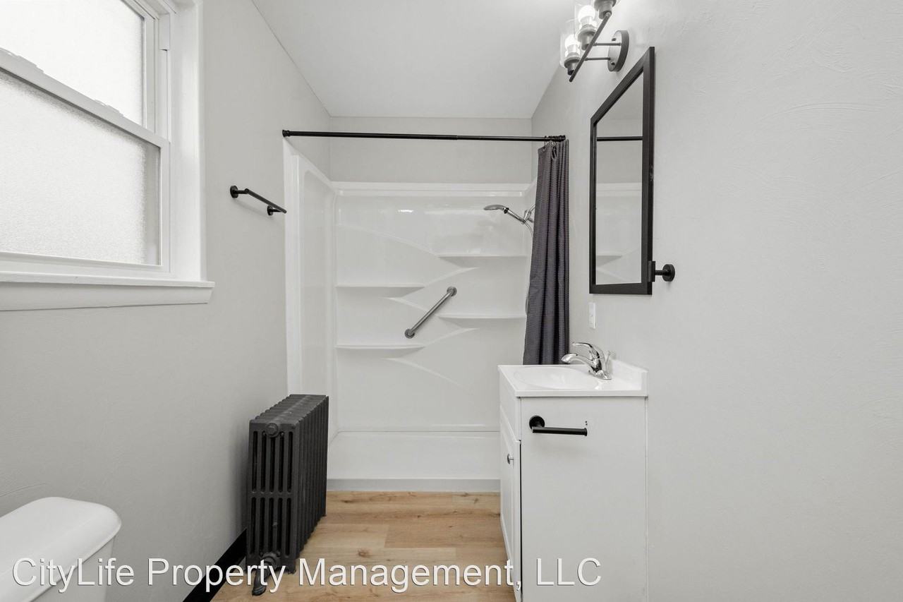 135 School Ave - Photo 2 of 25