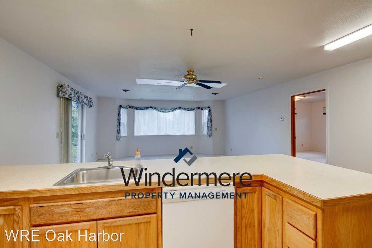 1741 Se 4th Ave - Photo 3 of 25