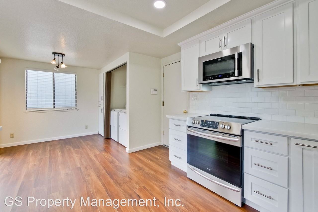 5694 Saxony Ct - Photo 3 of 22