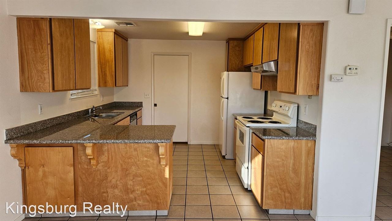 1257 Tulare St - Photo 3 of 8