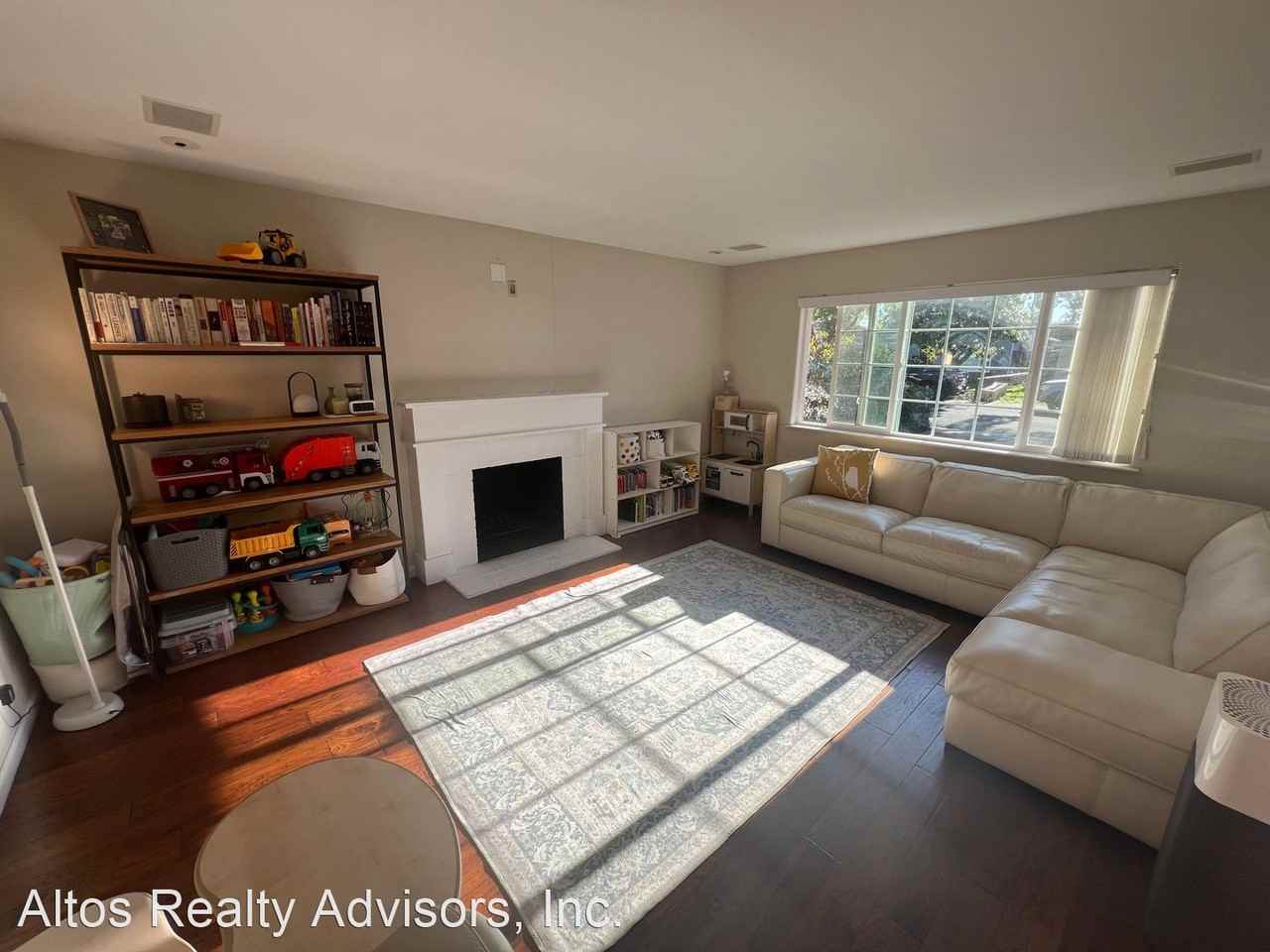 23 Burbank Ave - Photo 2 of 10