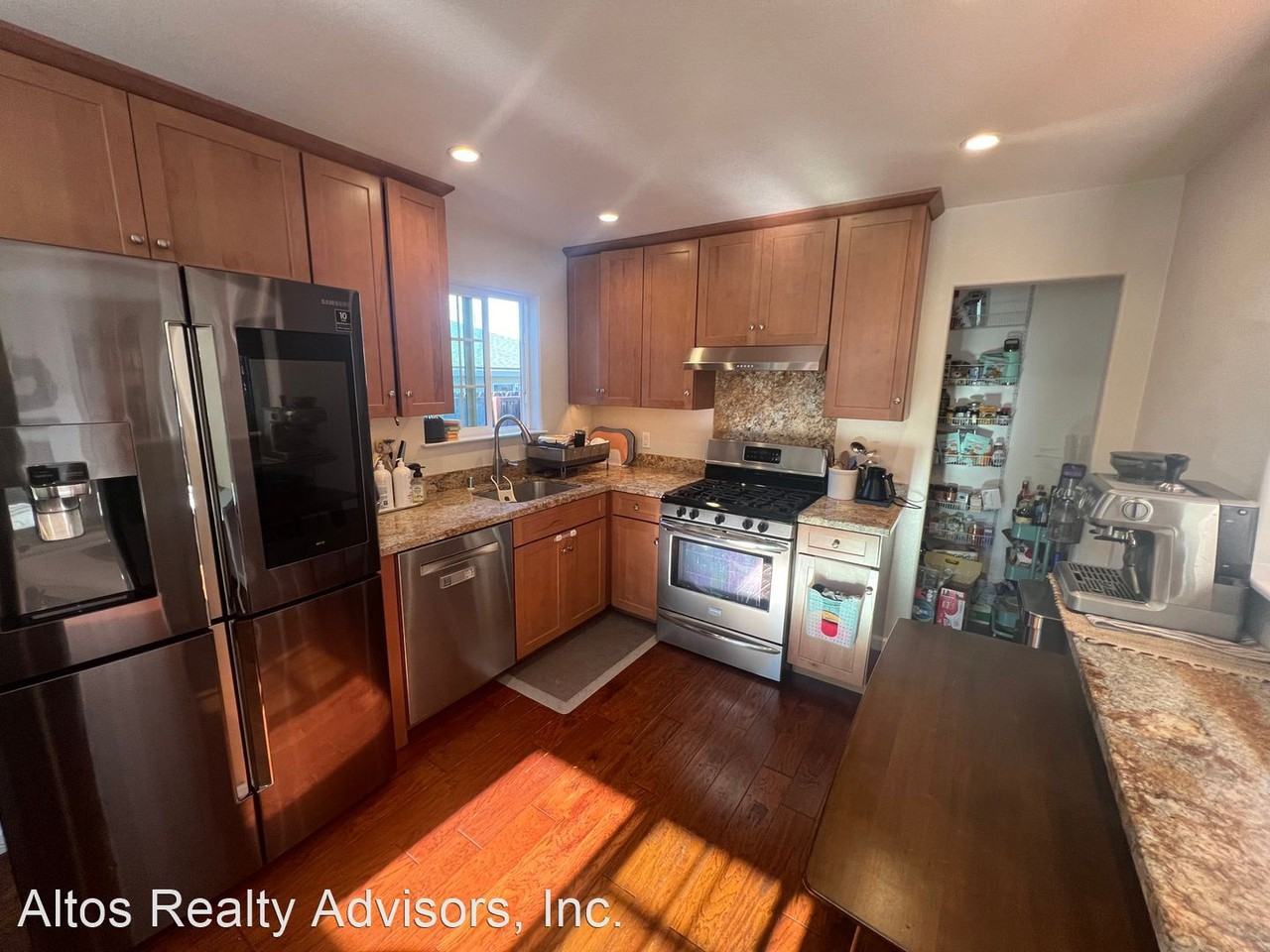 23 Burbank Ave - Photo 3 of 10