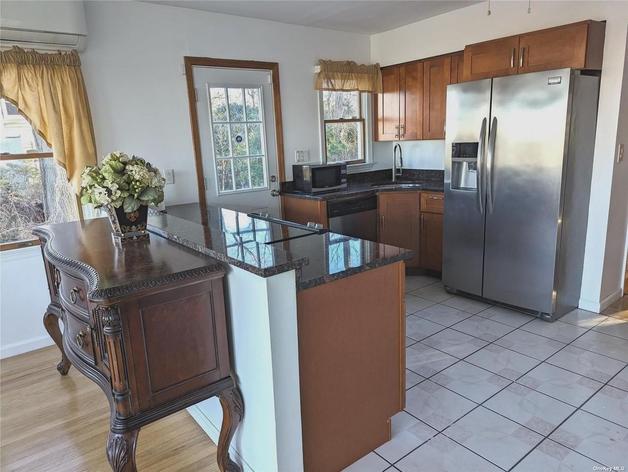 52 Soundview Dr - Photo 3 of 27