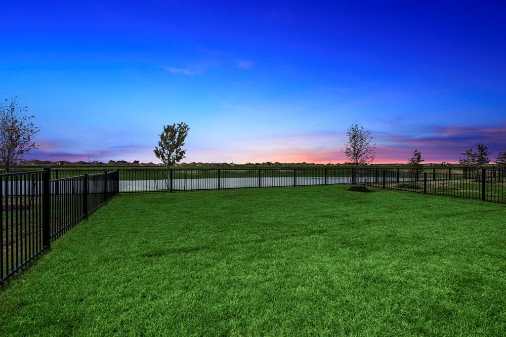 2413 Mar Vista Ln - Photo 2 of 50