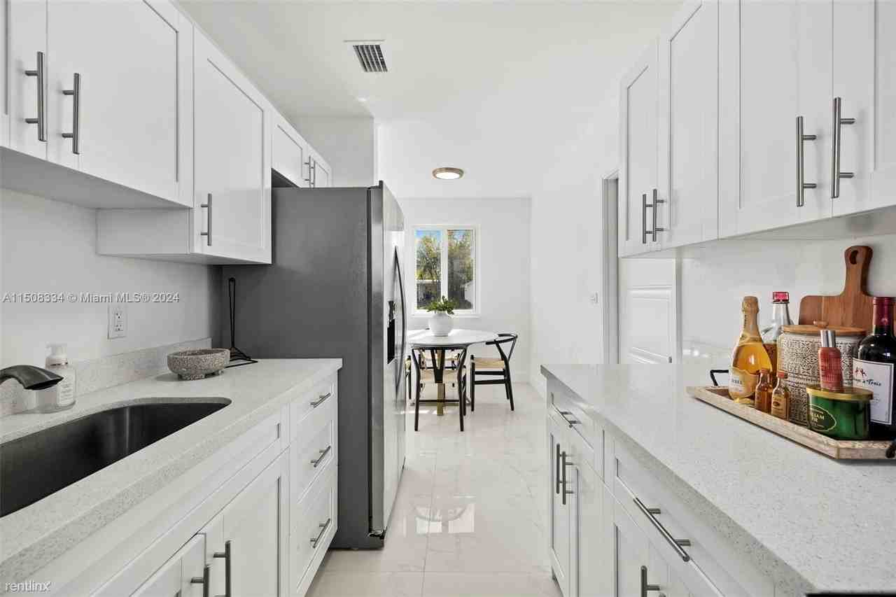 10750 Sw 43rd Ln - Photo 3 of 12