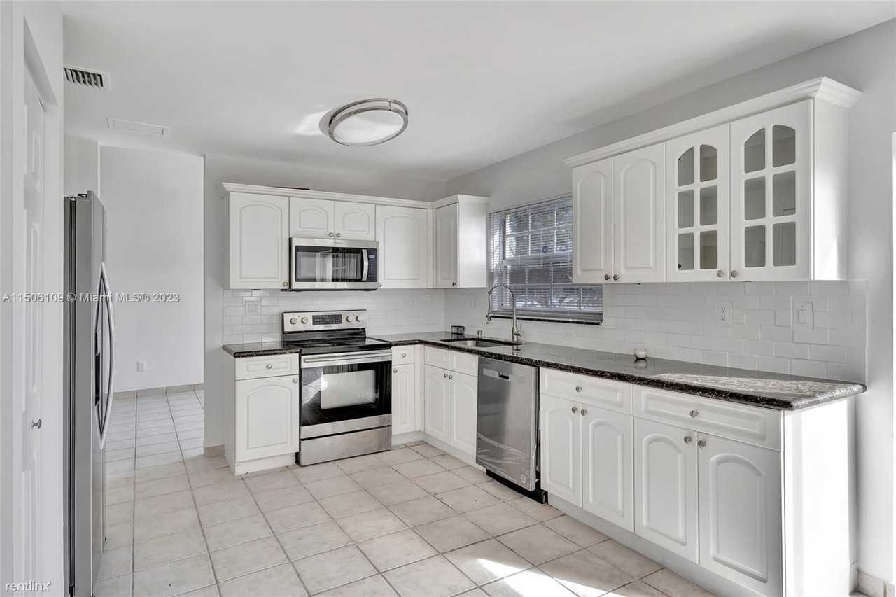 133 Sw 204th Ave - Photo 2 of 25