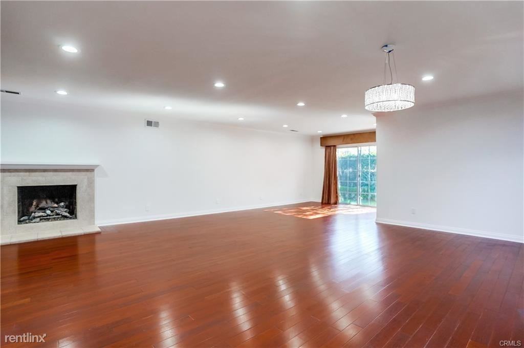 12528 Albers St - Photo 2 of 10