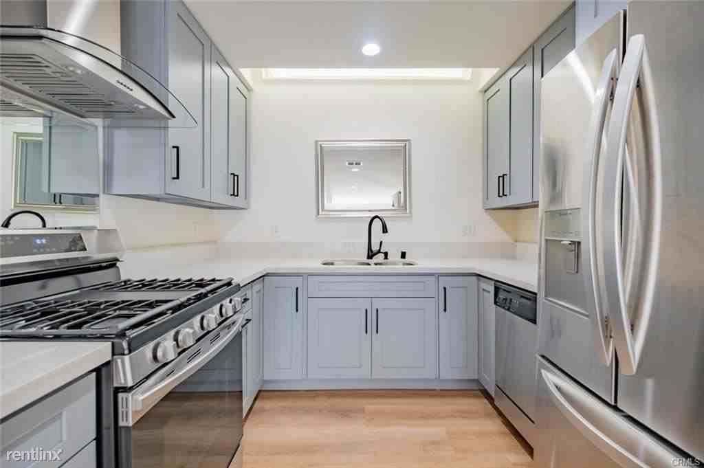 11834 Gilmore St #5 - Photo 3 of 12