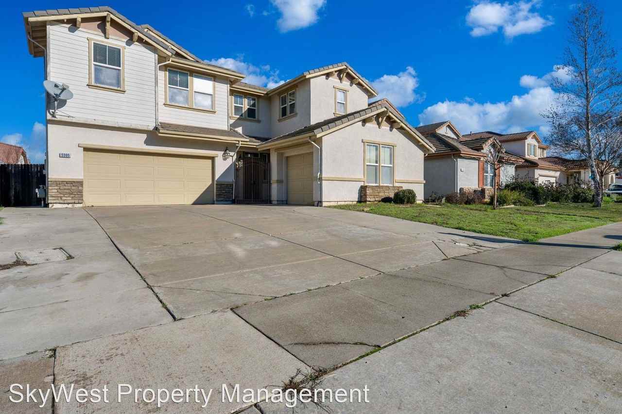 5305 Matina Dr - Photo 3 of 46