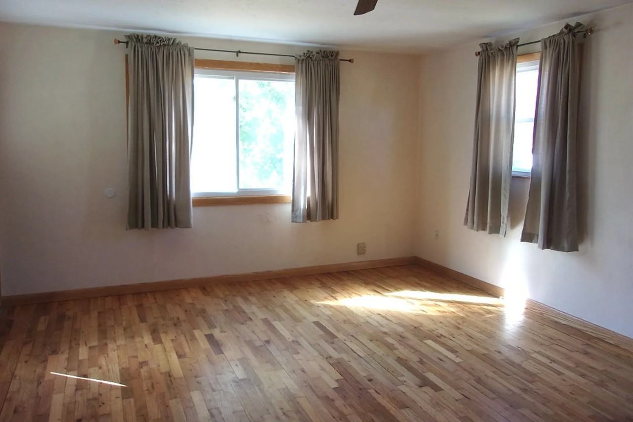 608 Endicott St - Photo 2 of 6