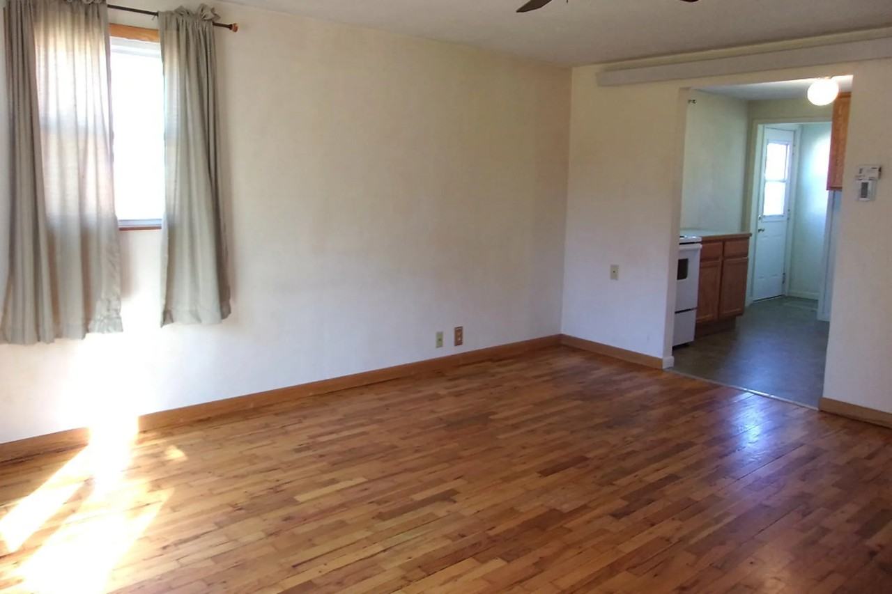 608 Endicott St - Photo 3 of 6