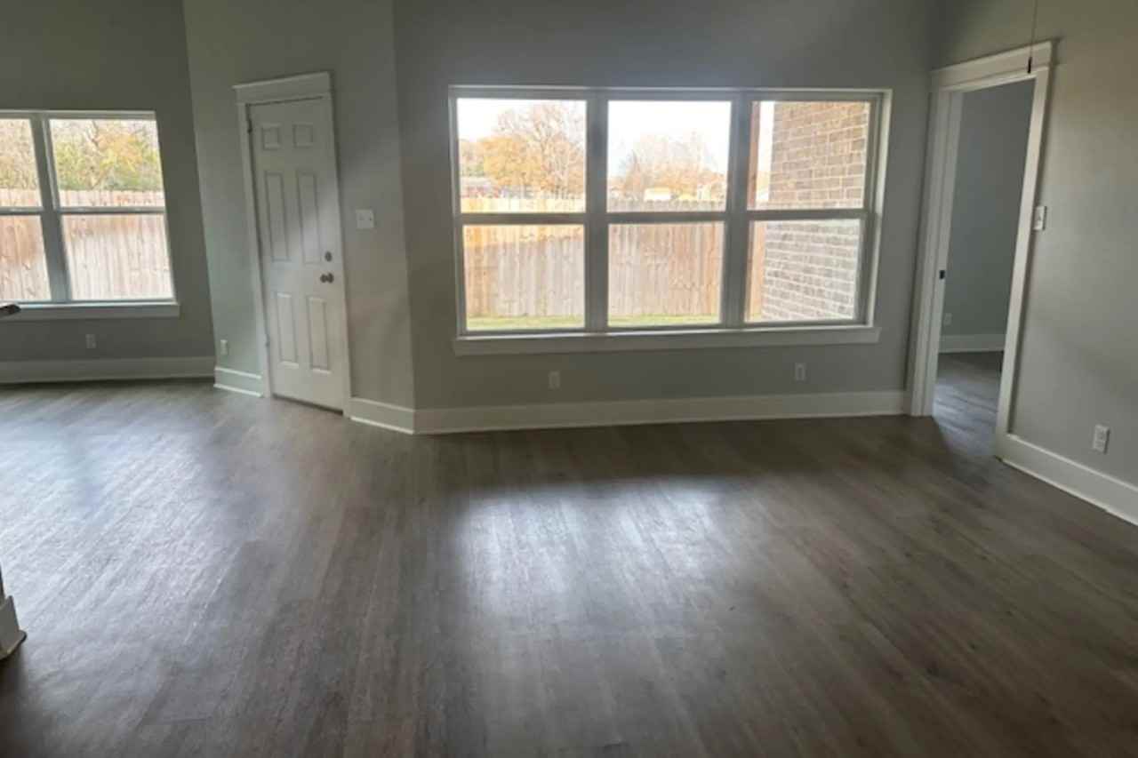 1305 Candice Dr - Photo 2 of 12