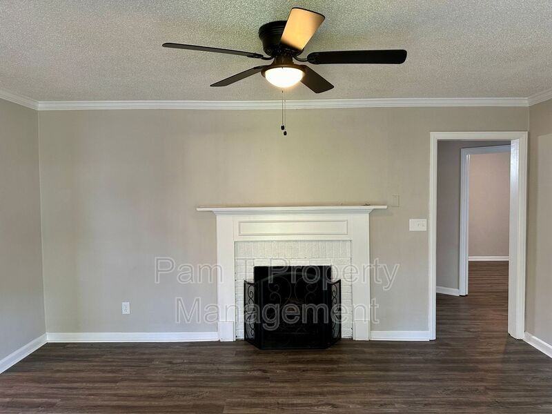 2411 E 39th St - Photo 4 of 32