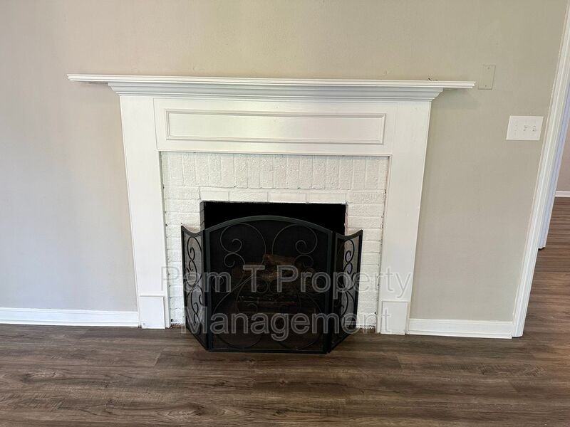 2411 E 39th St - Photo 5 of 32