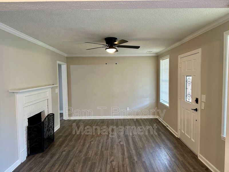 2411 E 39th St - Photo 6 of 32