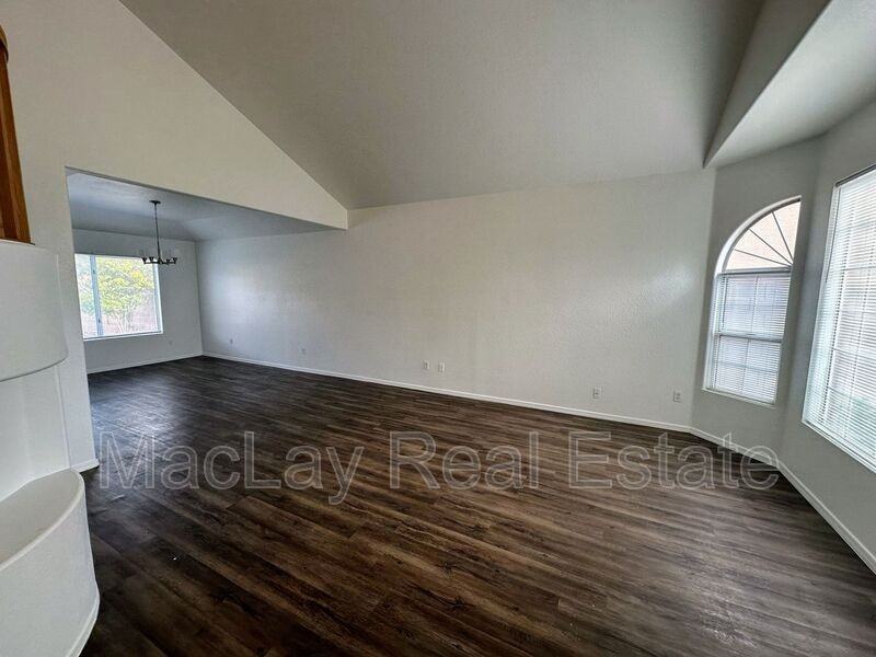 1392 W Morelos St - Photo 3 of 12