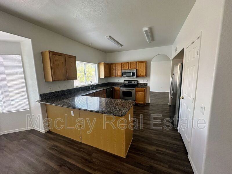 1392 W Morelos St - Photo 4 of 12