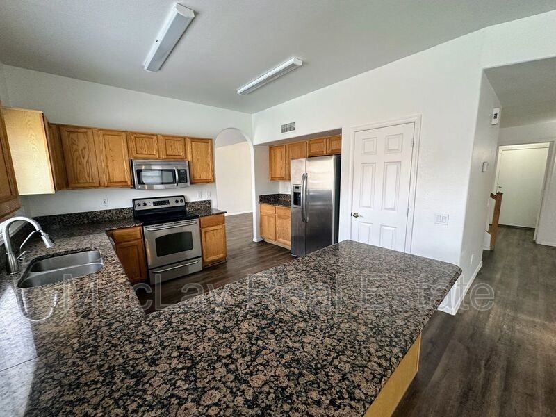 1392 W Morelos St - Photo 5 of 12