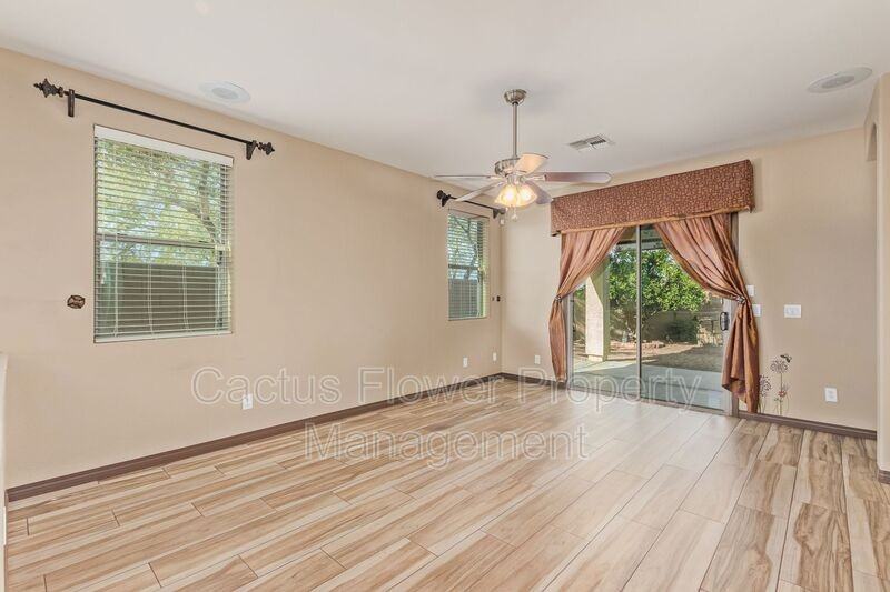 2624 W Beautiful Ln - Photo 3 of 33