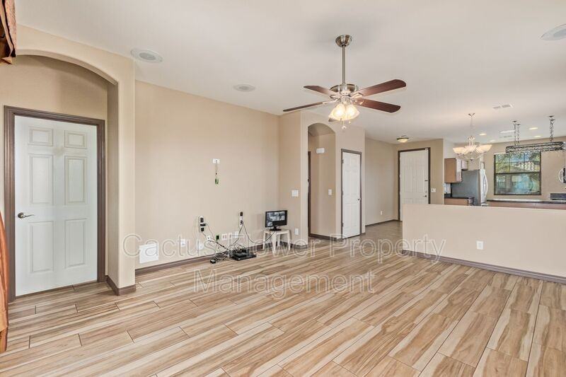 2624 W Beautiful Ln - Photo 4 of 33
