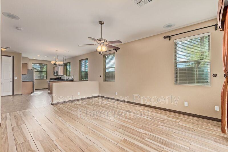2624 W Beautiful Ln - Photo 5 of 33