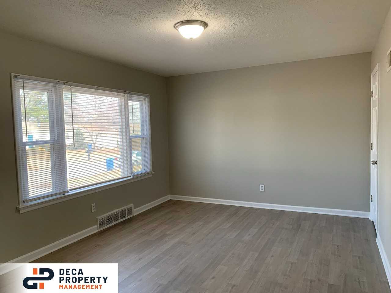 1430 Broadlawns Ln - Photo 2 of 16