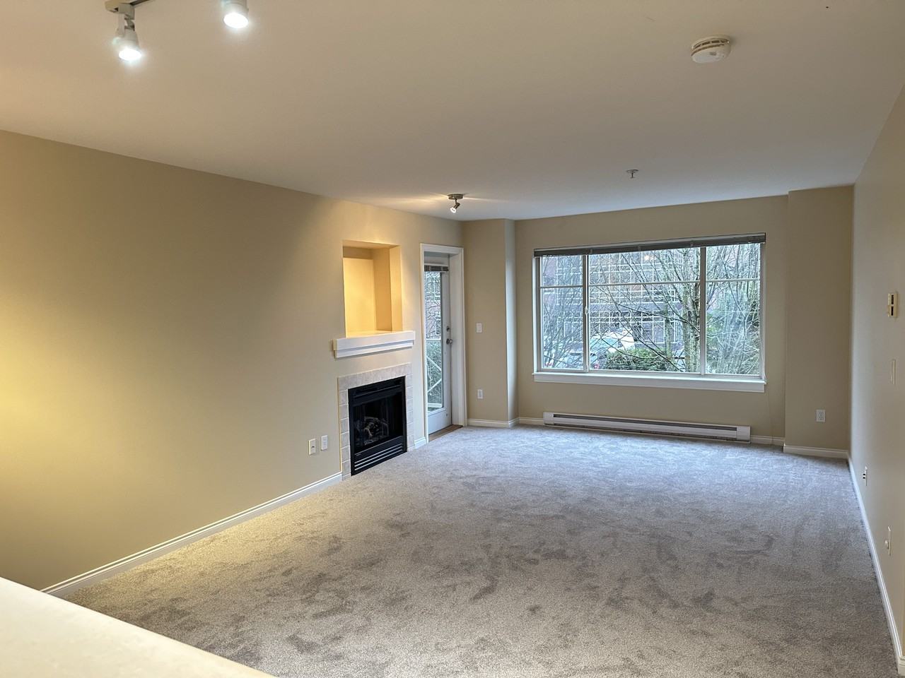 2000 151a St - Photo 3 of 19