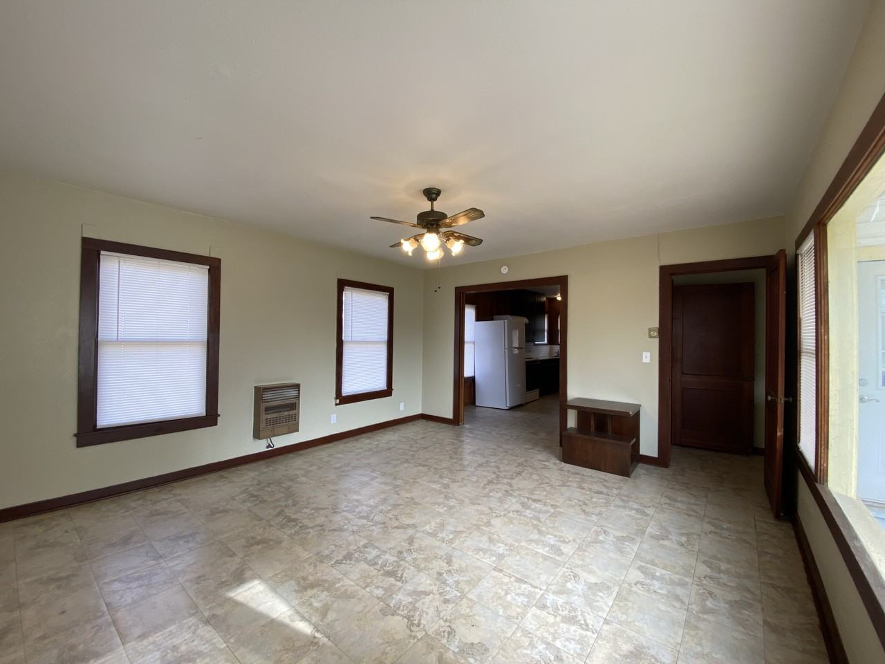 1404 N Main St - Photo 2 of 7