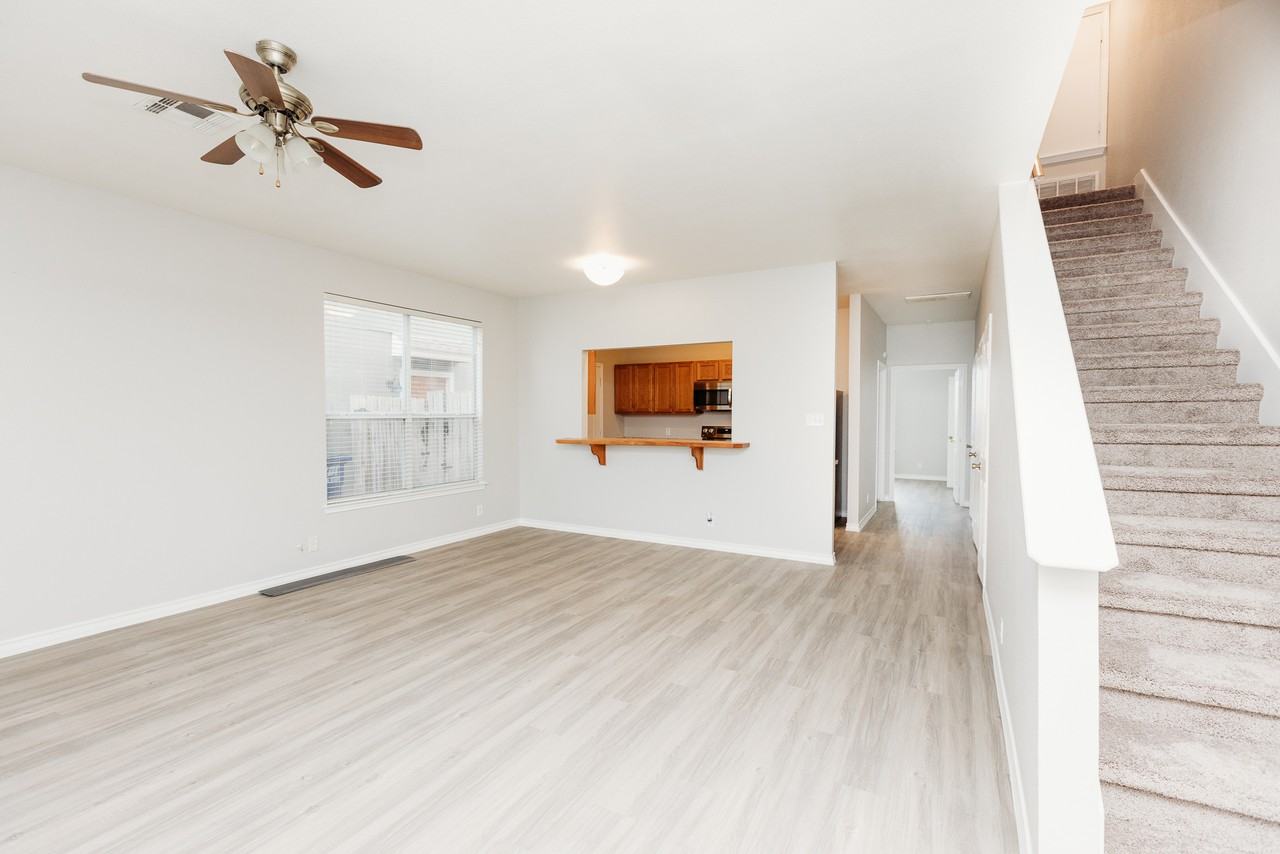 212 Sandstone Dr - Photo 3 of 25