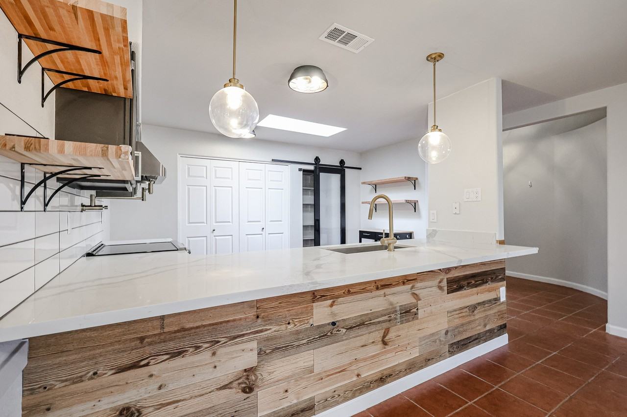 1413 N Oak St - Photo 2 of 30