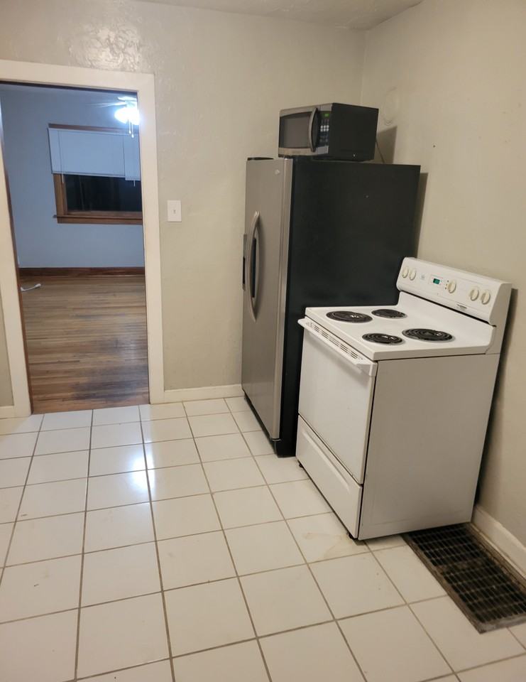 802 S Park St - Photo 3 of 8