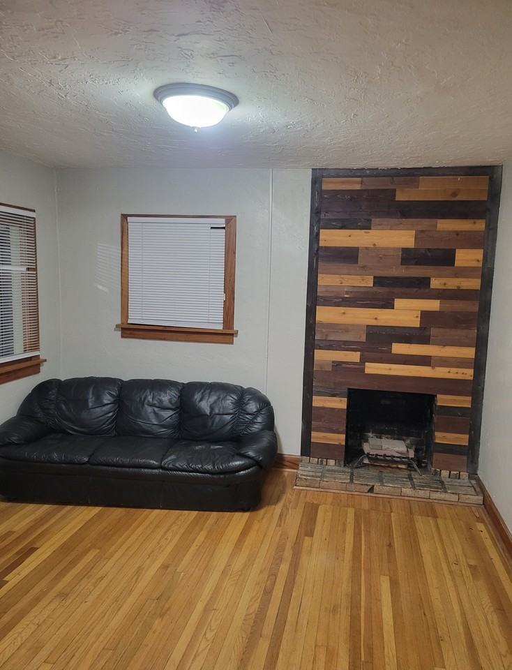 802 S Park St - Photo 4 of 8