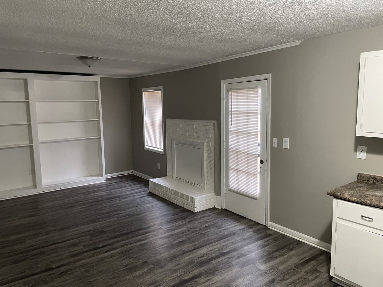 2931 Morningview Dr - Photo 4 of 11