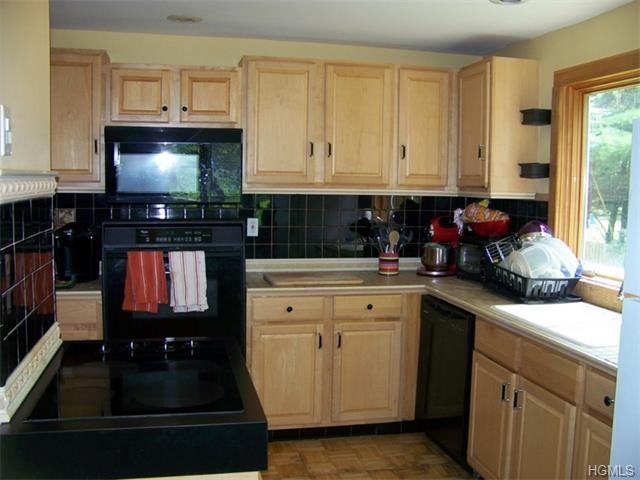 381 Bailey Rd - Photo 3 of 18