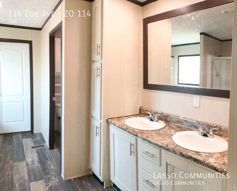 114 Zoe Ave - Photo 2 of 5