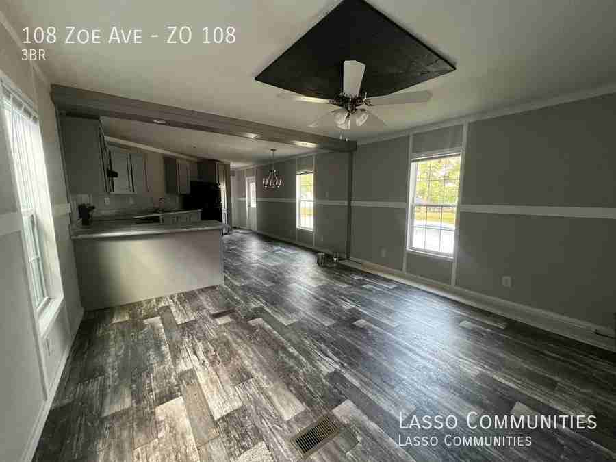 108 Zoe Ave - Photo 2 of 6