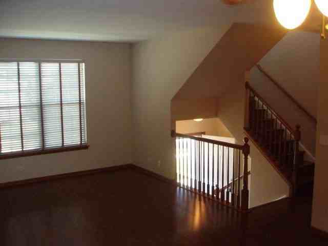 1605 Fieldstone Dr S - Photo 3 of 12