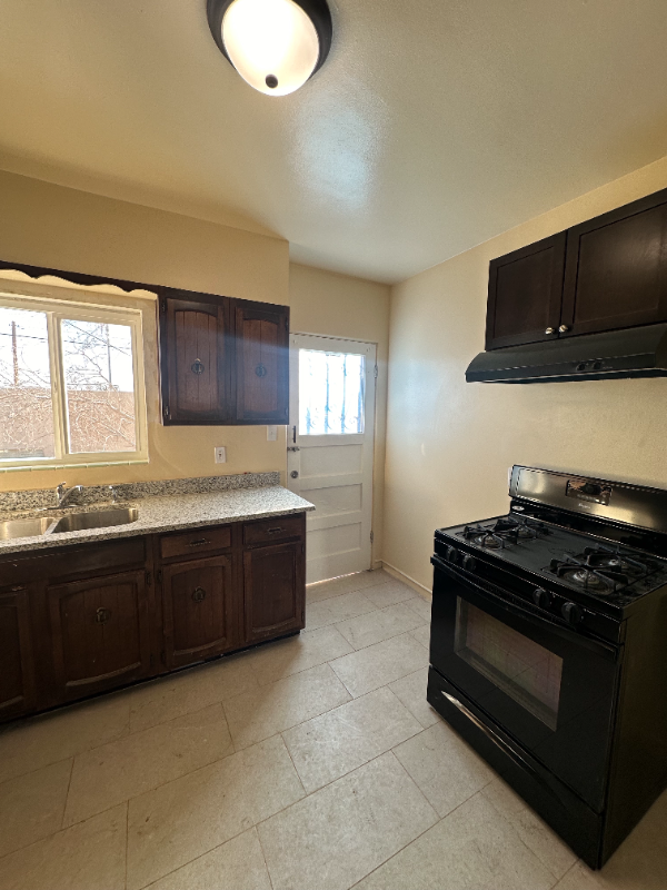 3332 Mobile Ave - Photo 4 of 9