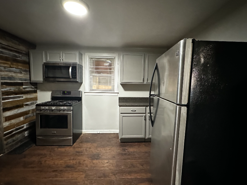 363 Hamilton Ave Ne - Photo 3 of 7