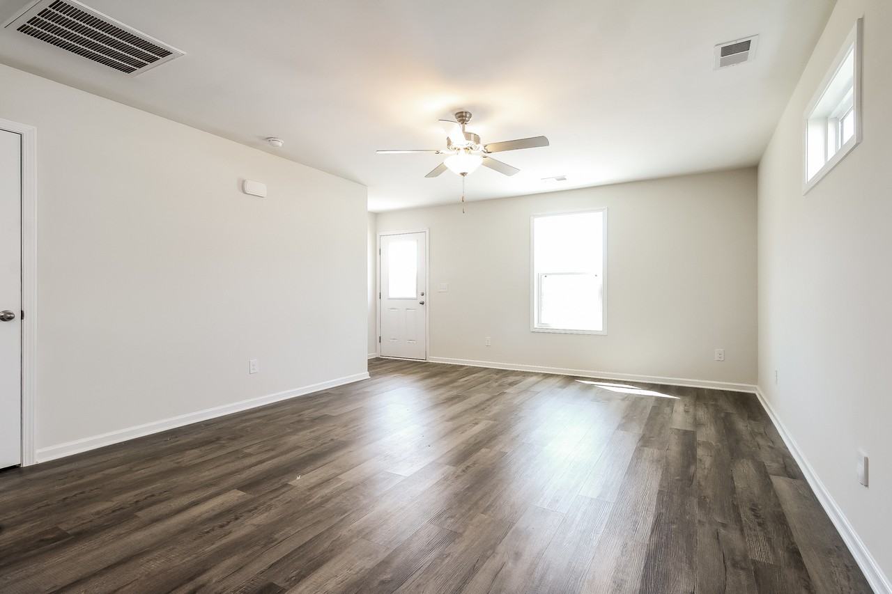 307 Noble Ln - Photo 3 of 16