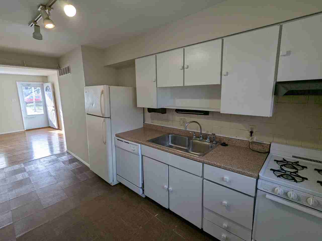 10075 Douglas Ct #LEFT - Photo 3 of 12