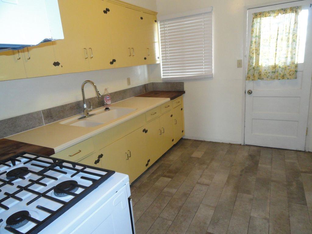 2309 N Treat Ave #1 - Photo 3 of 13