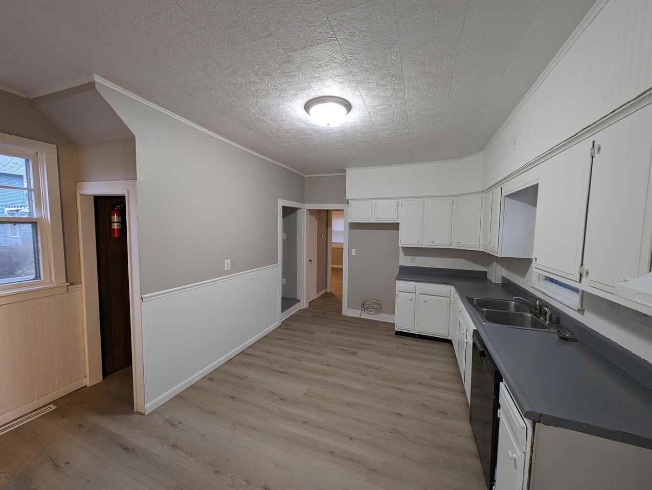 301 6th Ave Sw #1 - Photo 3 of 10