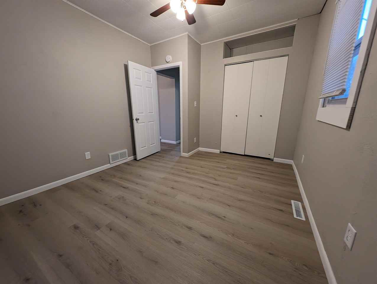 301 6th Ave Sw #1 - Photo 6 of 10