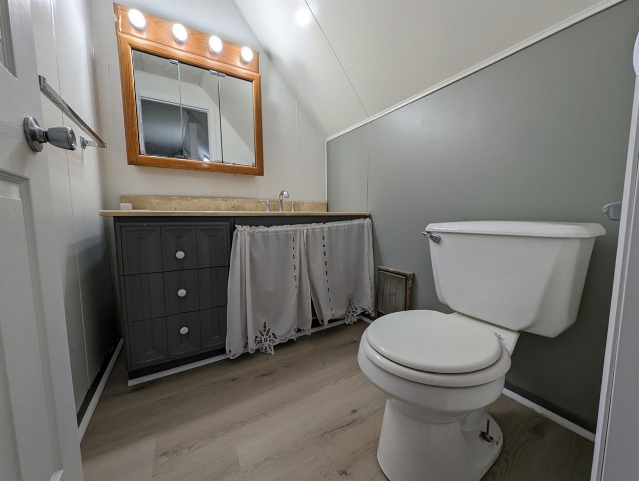 301 6th Ave Sw #1 - Photo 7 of 10