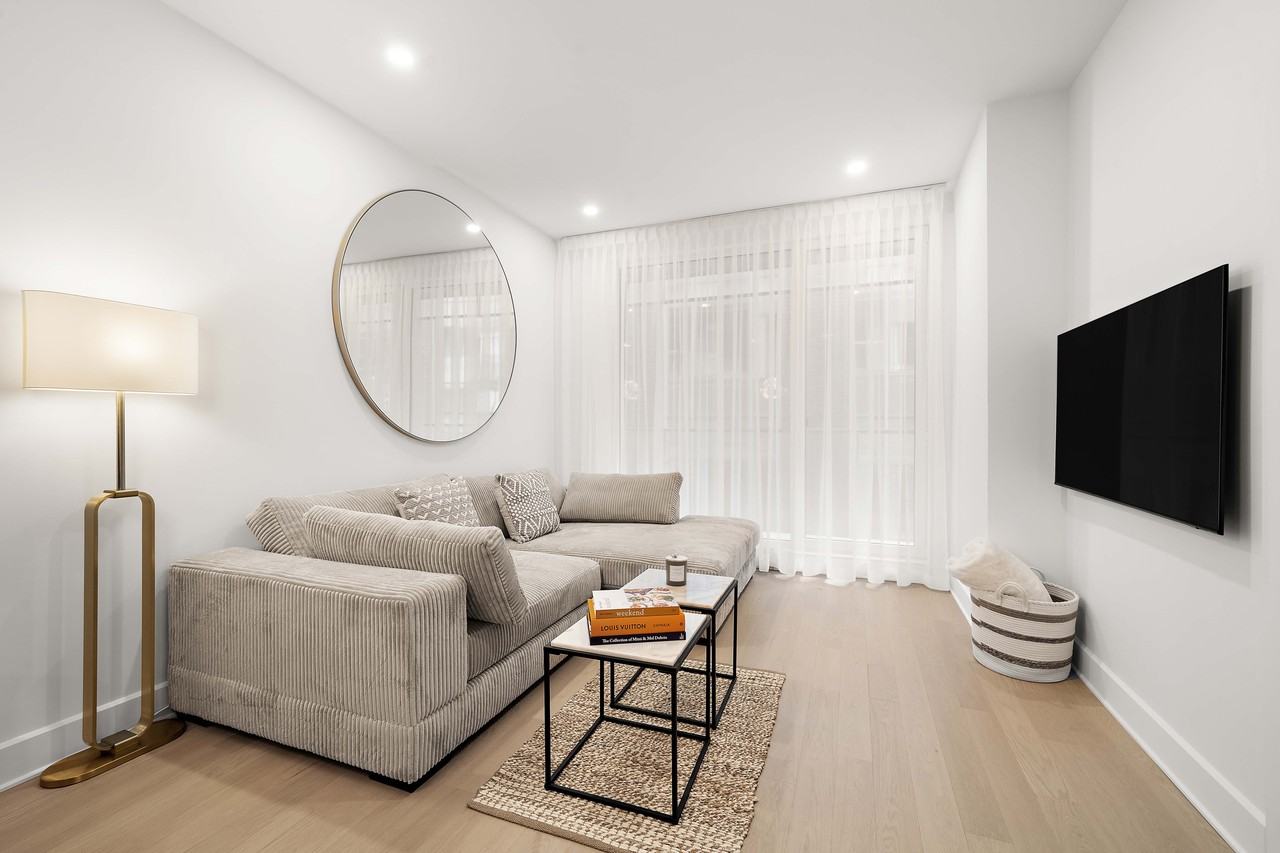 1051 Rue de la Montagne #504 - Photo 2 of 16