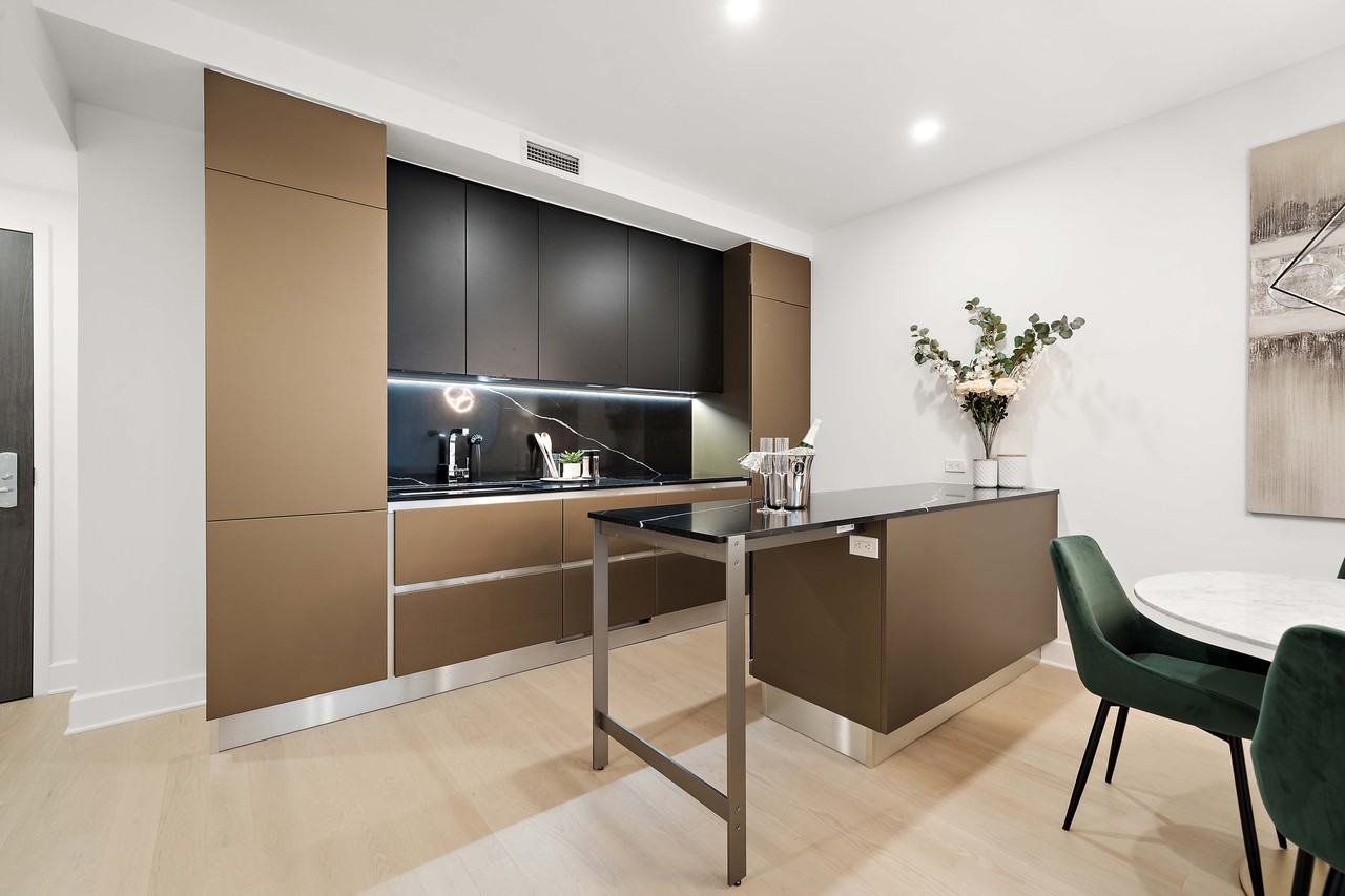 1051 Rue de la Montagne #504 - Photo 5 of 16