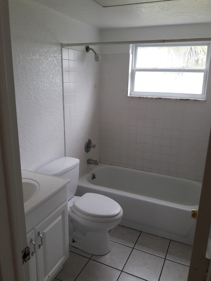 1734 Montana Avenue Northeast - Photo 2 of 15